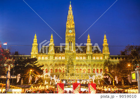 Rathaus and Christmas market in Vienna 9059010