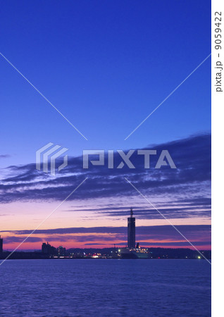 秋田港の夜明け 9059422