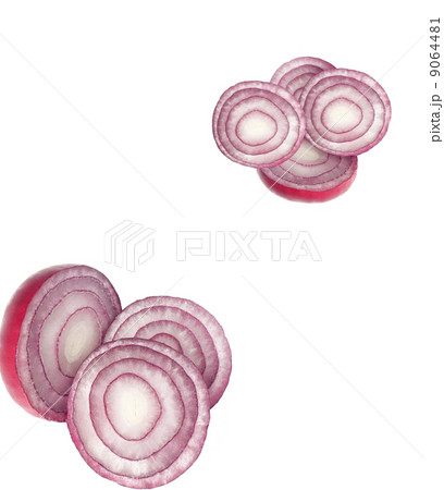 the sliced red onion on white background 9064481