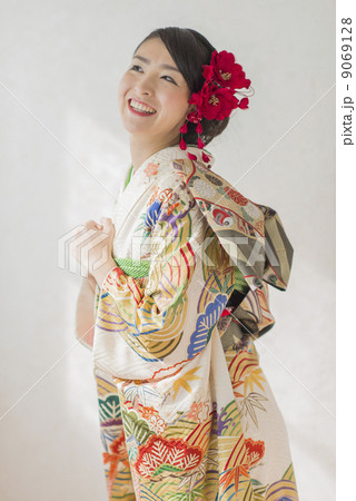 着物の若い女性 9069128