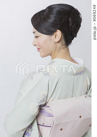 着物の若い女性 9069249
