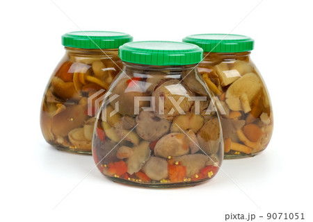 Glass jars with marinated mushrooms 9071051