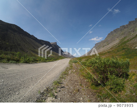 road in the mountains 9073935