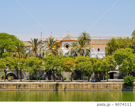 Guadalquivir River in Seville 9074511