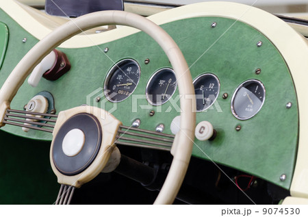 ビンテージカーのダッシュボード 9074530