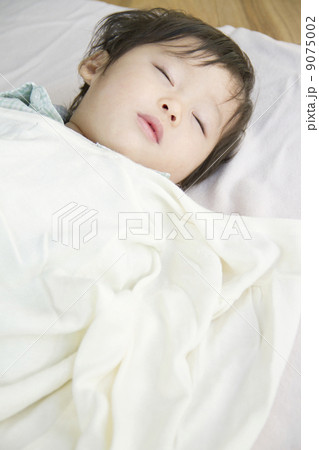 子どもの寝顔 9075002