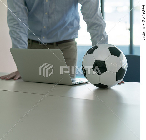 サッカーコーチ 9079344