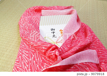 お中元・松葉柄風呂敷包みの中のギフト・畳バック横位置結び合わせあり お中元・松葉柄風呂敷包みの中のギフト・畳バック横位置結び合わせあり 9079918