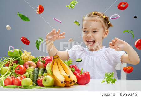 eating fresh fruit 9080345
