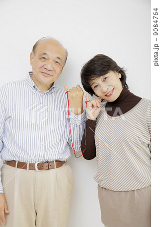 シニア夫婦 9084764