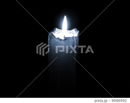Glowing mourning candle. 9086992
