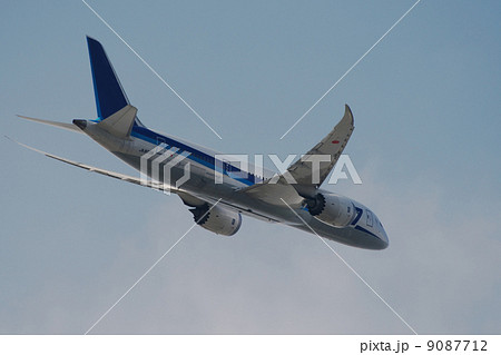 離陸した旅客機 9087712