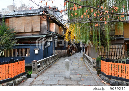 京都 祇園白川 巽橋の写真素材