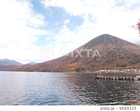 男体山と中禅寺湖1 男体山と中禅寺湖1 9089325