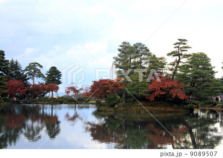 秋の兼六園(蓬莱島) 秋の兼六園(蓬莱島) 9089507