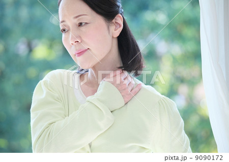 シニア　肩こり 9090172