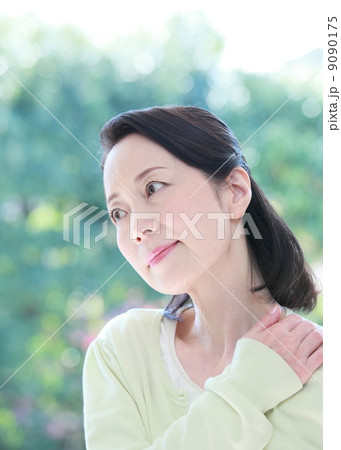 シニア　肩こり 9090175