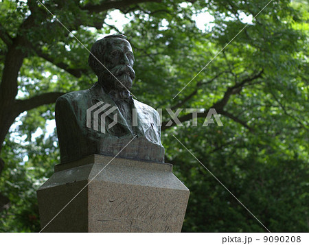 北大のクラーク像 9090208