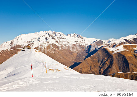 Ski resort in French Alps 9095164