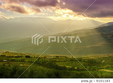 Rural landscape with sun rays 9101183