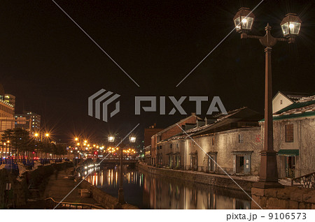 冬の小樽運河 9106573