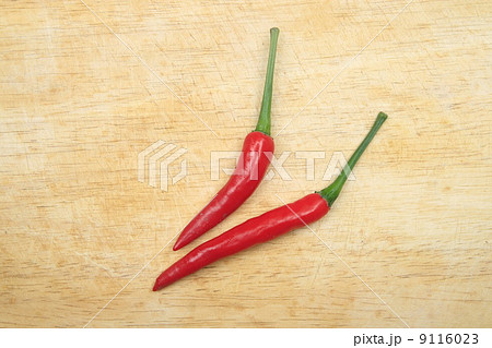 red chili on wood board 9116023