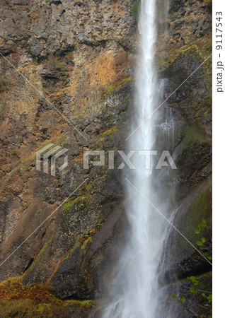 アメリカ・オレゴン州 マルトノマの滝 Multnomah falls アメリカ・オレゴン州 マルトノマの滝 Multnomah falls 9117543