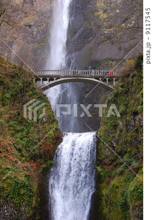 アメリカ・オレゴン州　マルトノマの滝　Multnomah falls 9117545