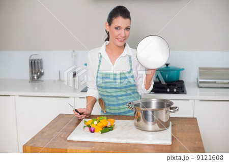 Smiling pretty woman cooking 9121608