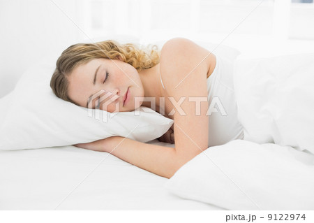 Pretty content blonde lying in bed napping 9122974