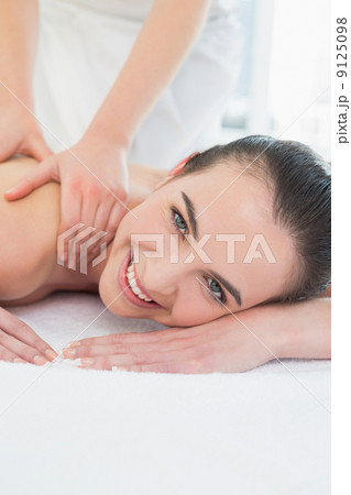 Beautiful woman enjoying shoulder massage at beauty spa 9125098