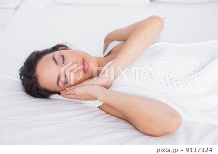 Pretty young woman sleeping with eyes closed in bed 9137324