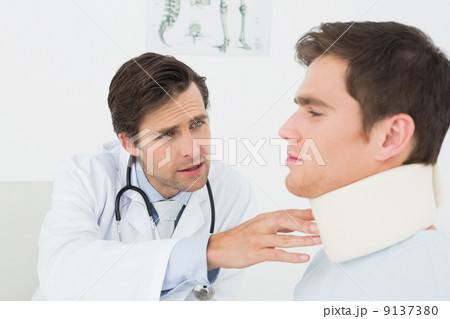 Doctor examining a patients sprained neck at office 9137380