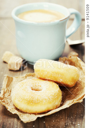 coffe and fresh donuts 9141509