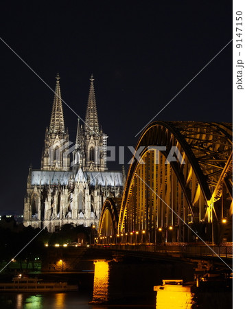 ドイツ　ケルン大聖堂　夜景 9147150