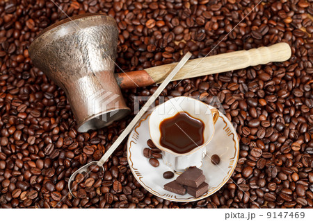 cup of coffee and roasted beans 9147469