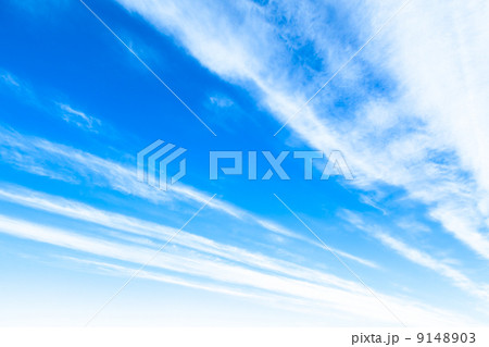 筋状の雲 9148903