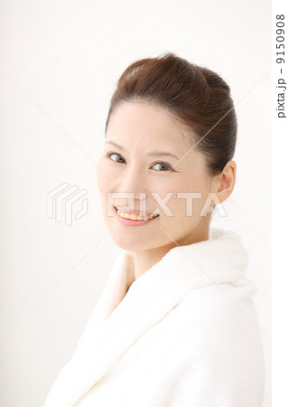 ガウンを来た女性 9150908