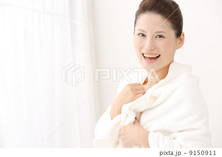 ガウンを来た女性 9150911