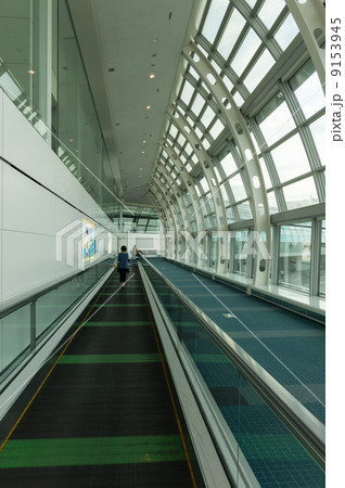 動く歩道　羽田空港 9153945