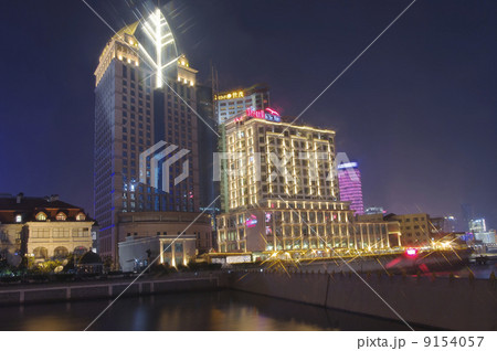 SHANGHAI - NOV. 15.2013 The bund 9154057