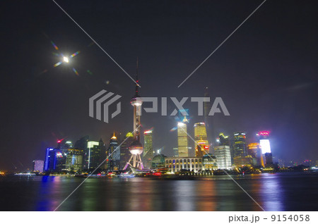 SHANGHAI - NOV. 15.2013 Shanghai Skyline in night,China,bund in Shanghai SHANGHAI - NOV. 15.2013 Shanghai Skyline in night,China,bund in Shanghai 9154058