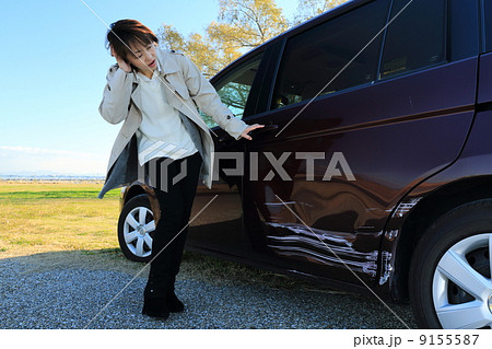 車をぶつけた女性の写真素材