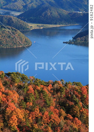 晩秋の三方五湖 9162482