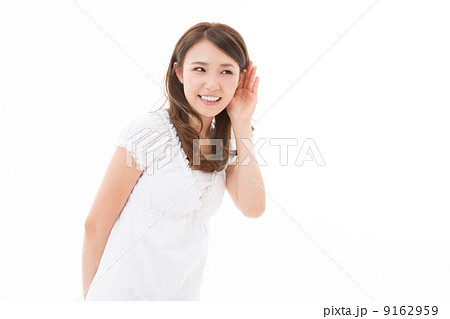 聴く　女性 9162959