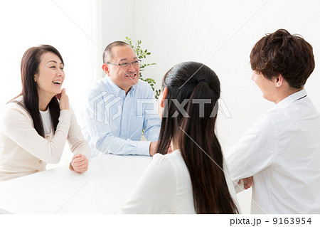 一家団欒イメージ 9163954