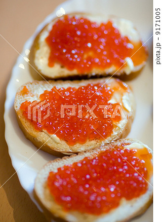 Caviar sandwiches 9171005