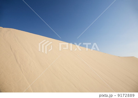 great sand dune at Cadiz 9172889