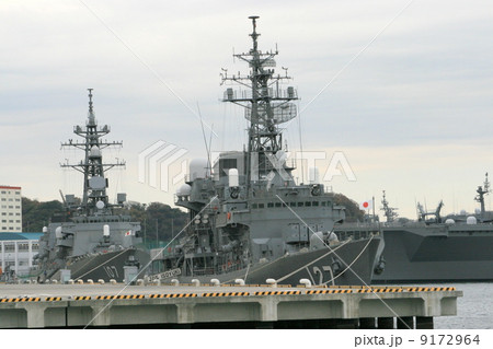 護衛艦「いそゆき」と「いかづち」の入港風景 9172964