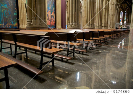 pew in cathedral 9174366